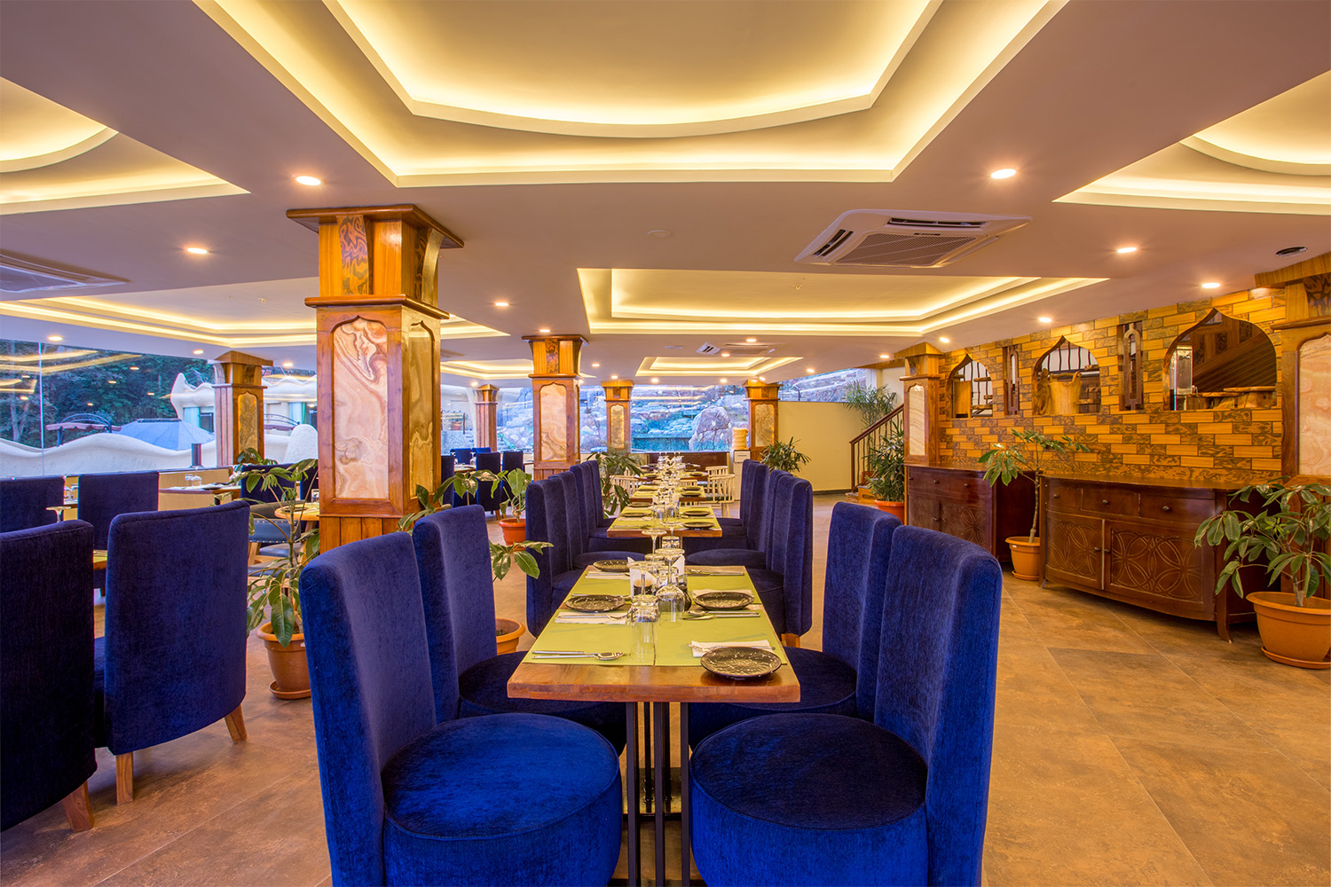 Dining at Aagantuk Resort