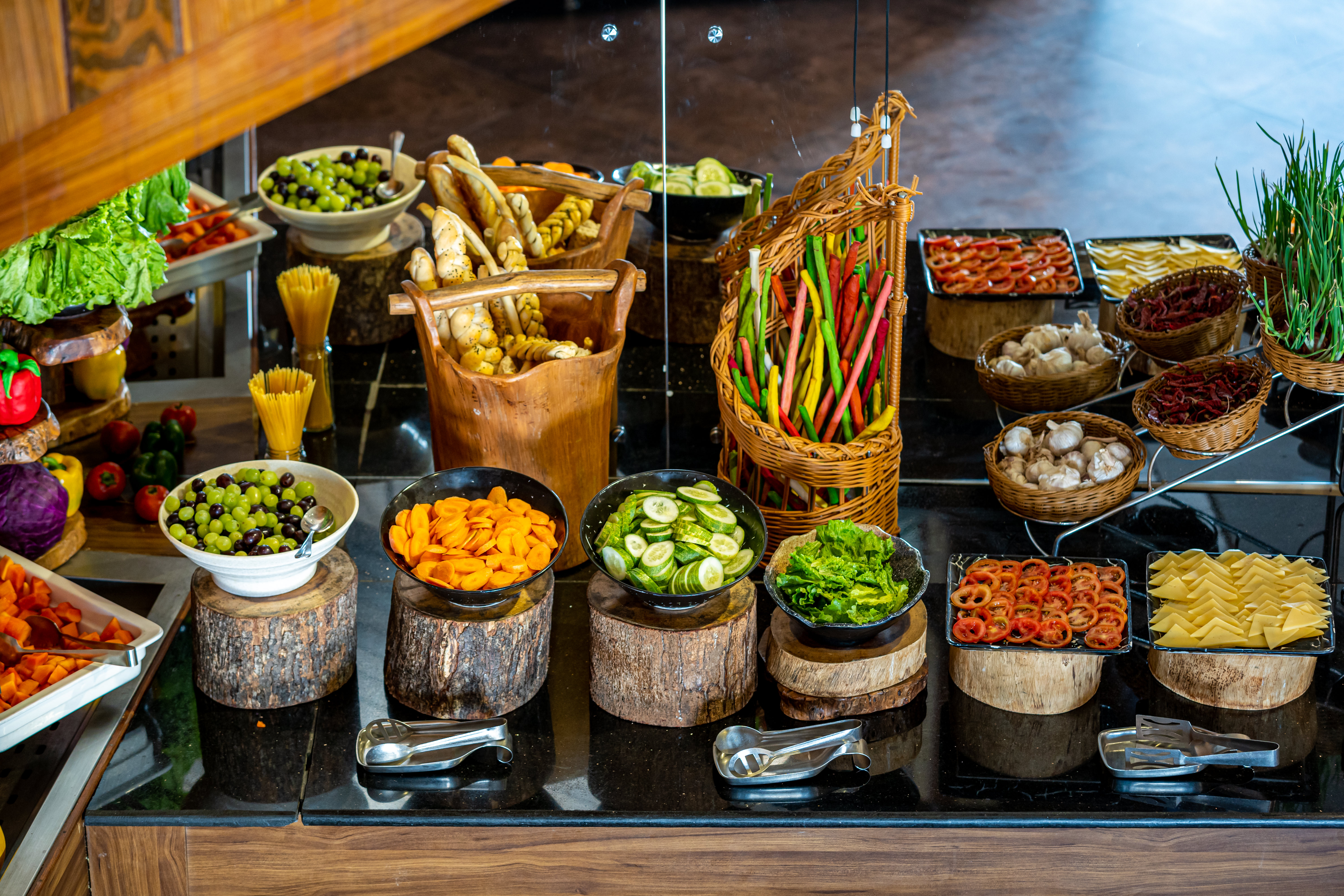 Dining at Aagantuk Resort
