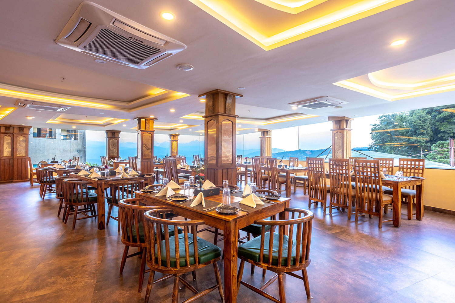 Dining at Aagantuk Resort